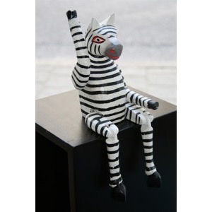 Zebra siddende på kant h:24cm